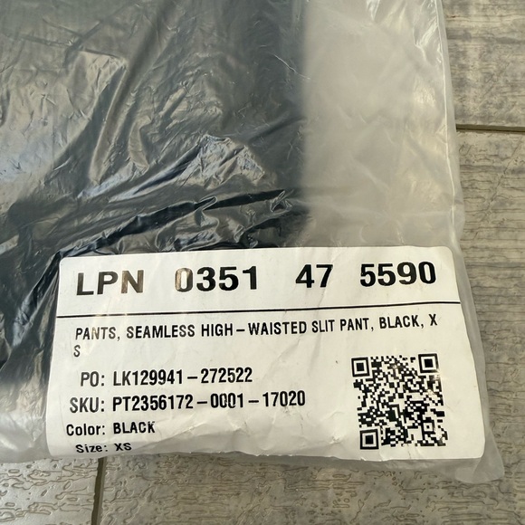 NWT Women's Fabletics Black Seamless Ribbed High-waisted Slit Legging Pants XS - Picture 7 of 7